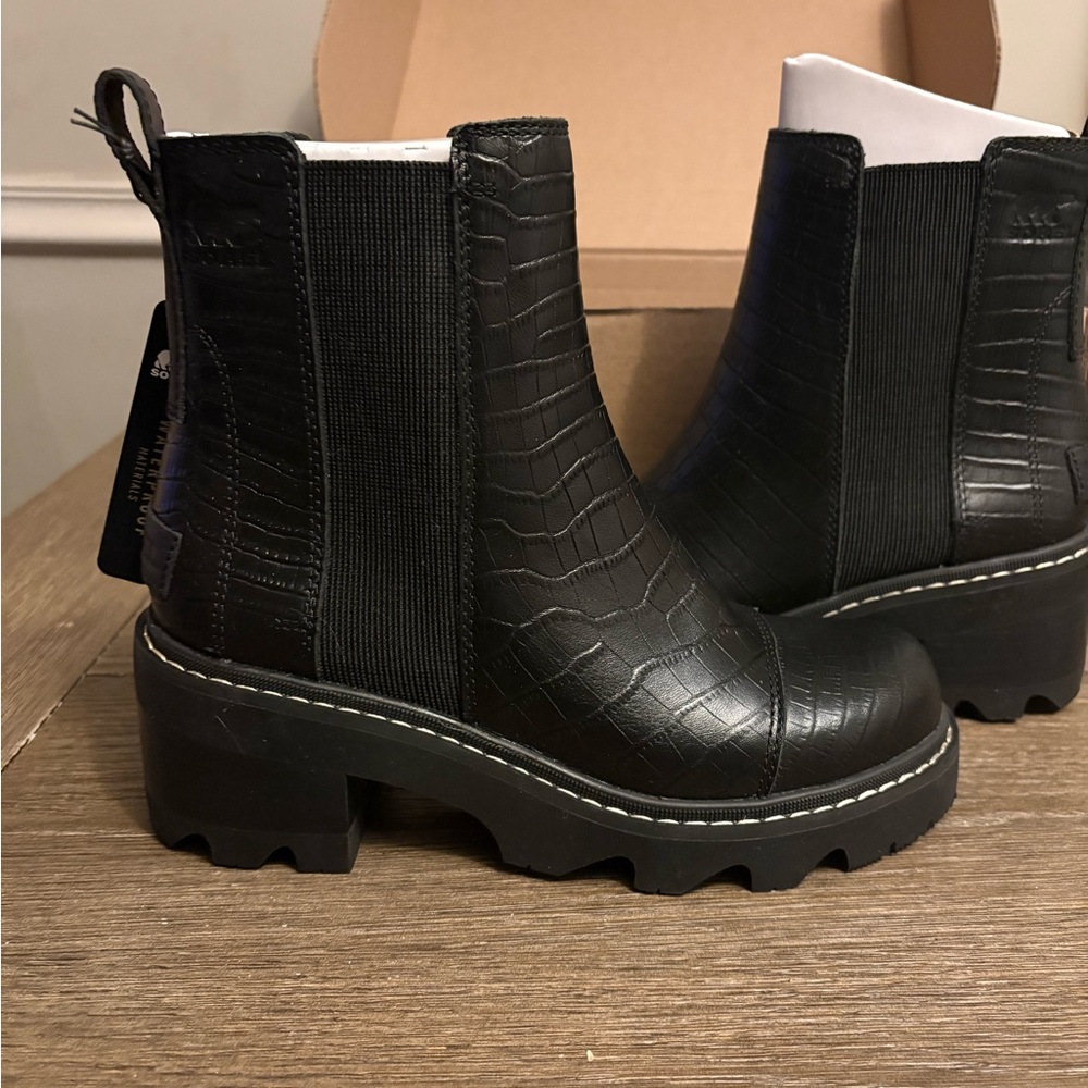 Sorel Black Croc-Embossed Ankle Boots